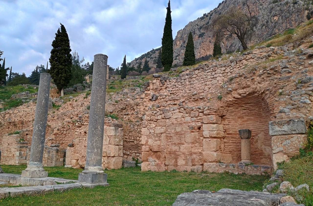 quinto giorno  delphi sito archeologico 4